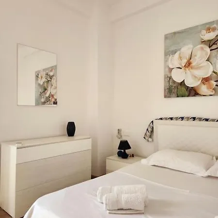 Deluxe For Three 24h Check In * ティラナ