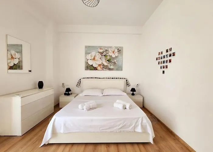 Deluxe For Three 24h Check In * 地拉那