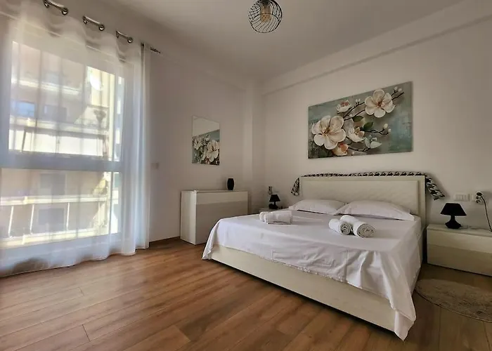 Deluxe For Three 24h Check In * 地拉那