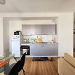 Deluxe For Three 24h Check In Apartment